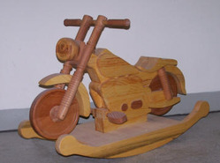 Holzmotorrad als Spielzeug
